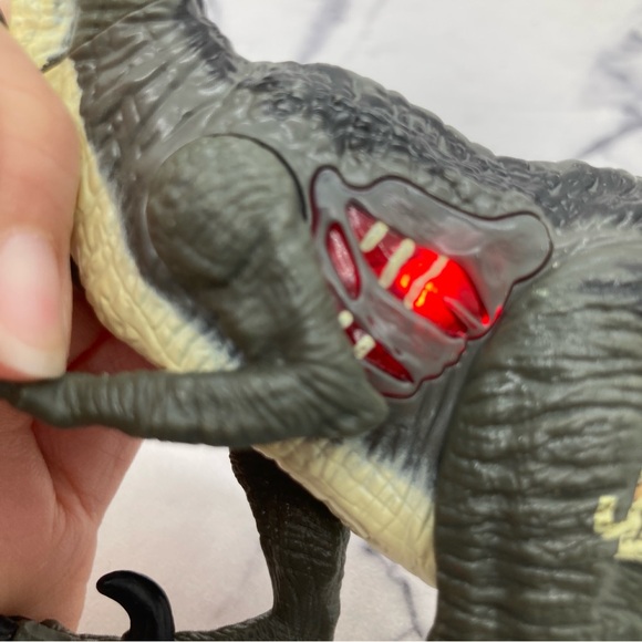 Jurassic World Velociraptor "Blue" Electronic Growling Attack Hasbro 2015 Raptor - Picture 5 of 10